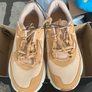 Under Armour Tan and Cream Athletic Shoes